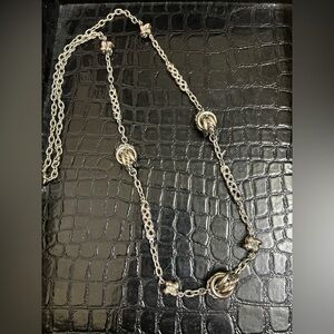Silver tone knot detail Chain Necklace